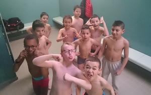 Vestiaire des gars ça rigole dur avant l'entrainement,...